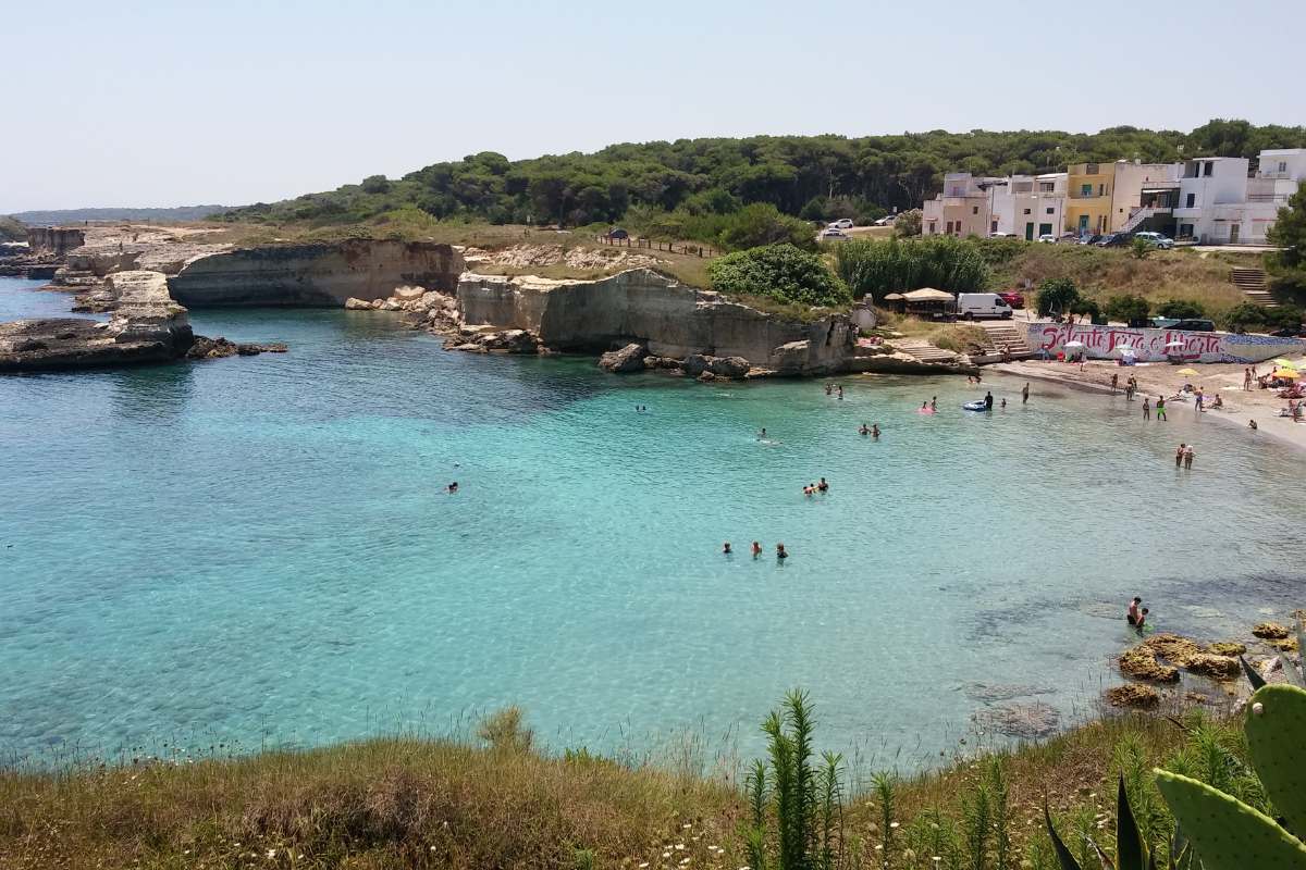 Faraglioni di Sant'Andrea 8 torre sant'andrea spiaggia