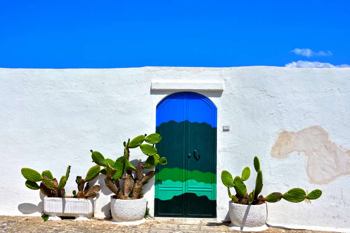Historic center of Ostuni 5 la casa con la porta blu centro storico di ostuni