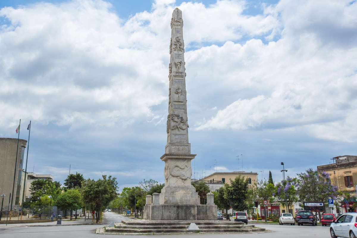 Porta Napoli Lecce 5 obelisco lecce