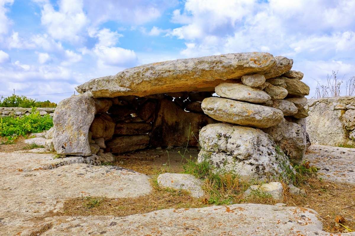 Massi della Vecchia Giuggianello 2 dolmen stabile